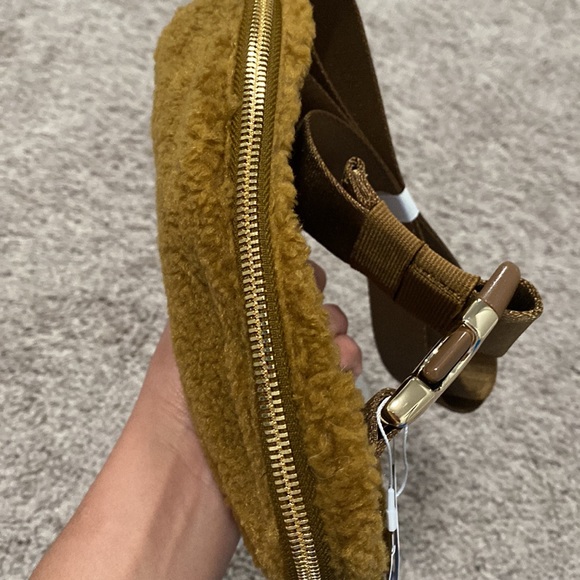 COPY - Everywhere Fleece Belt Bag By Lululemon - Picture 12 of 12